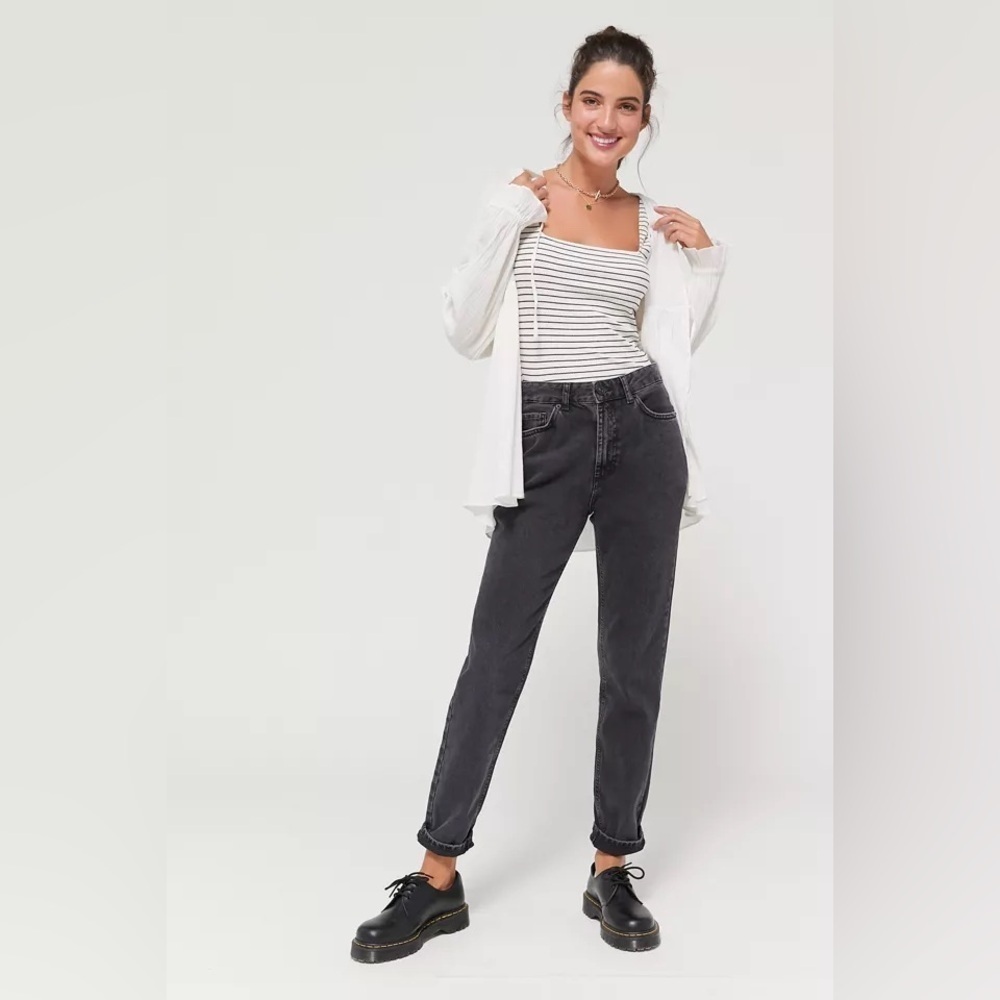 BDG Urban Outfitters black mom jeans straight leg denim high waist sz 26